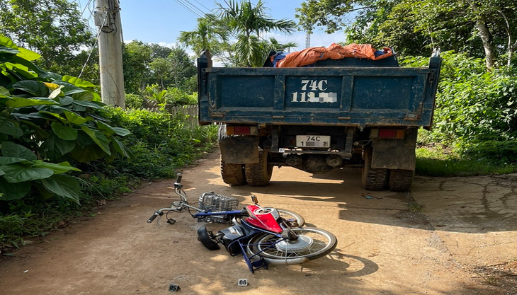 Quảng Trị: Hai chị em thương vong khi đang trên đường đến trường - Ảnh 1. Quảng Trị: Hai chị em thương vong khi đang trên đường đến trường - Ảnh 1.
