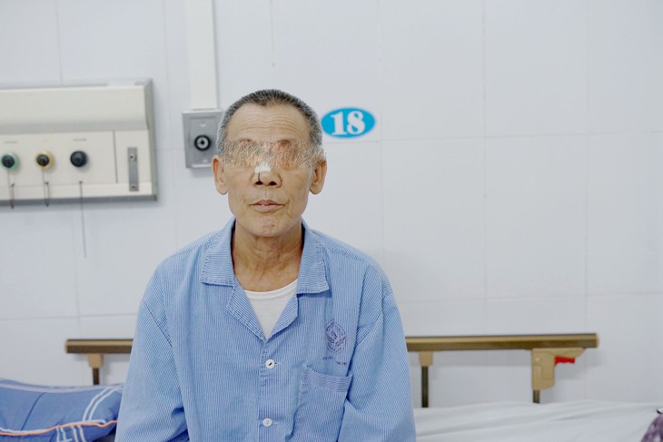 Bít lỗ rò dịch não tủy cho người đàn ông khiến mũi chảy dịch không cầm - Ảnh 2. Bít lỗ rò dịch não tủy cho người đàn ông khiến mũi chảy dịch không cầm - Ảnh 2.