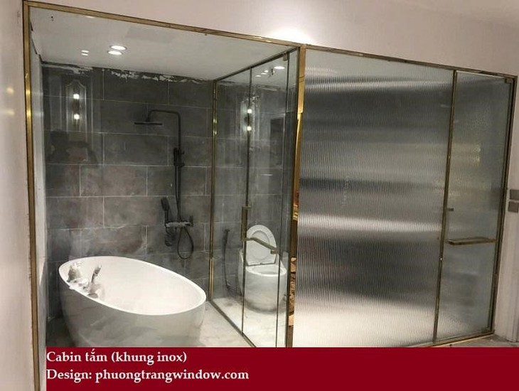 Cảnh báo kính cường lực nhà tắm đột nhiên vỡ vụn - Ảnh 2. Cảnh báo kính cường lực nhà tắm đột nhiên vỡ vụn - Ảnh 2.