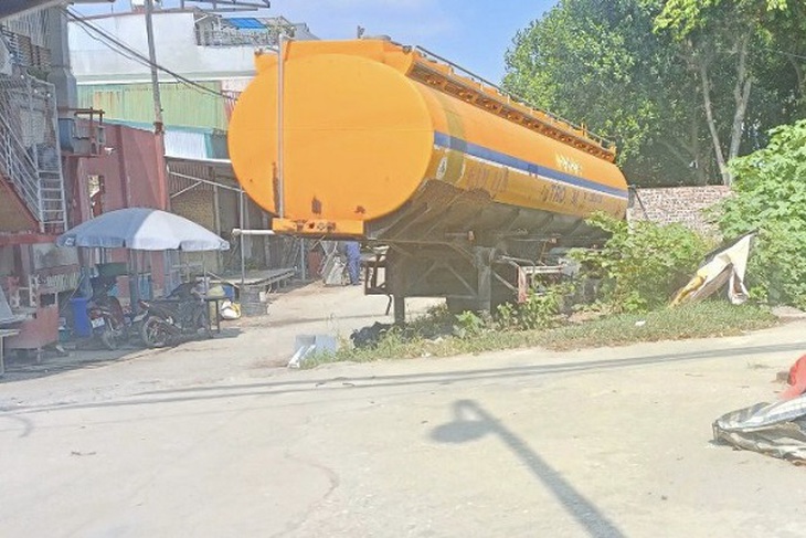 Khẩn trương di dời ‘bom xăng’ án ngữ khu dân cư - Ảnh 1. Khẩn trương di dời ‘bom xăng’ án ngữ khu dân cư - Ảnh 1.