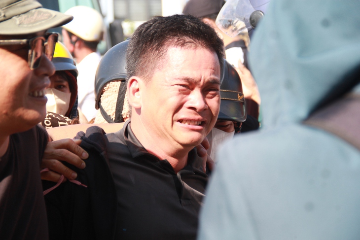 Nước mắt trùng phùng ngày trở về - Ảnh 1. Nước mắt trùng phùng ngày trở về - Ảnh 1.