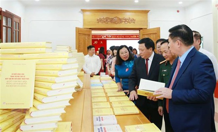 Ra mắt sách của Tổng Bí thư về thực hiện Nghị quyết Đại hội XIII - Ảnh 1. Ra mắt sách của Tổng Bí thư về thực hiện Nghị quyết Đại hội XIII - Ảnh 1.