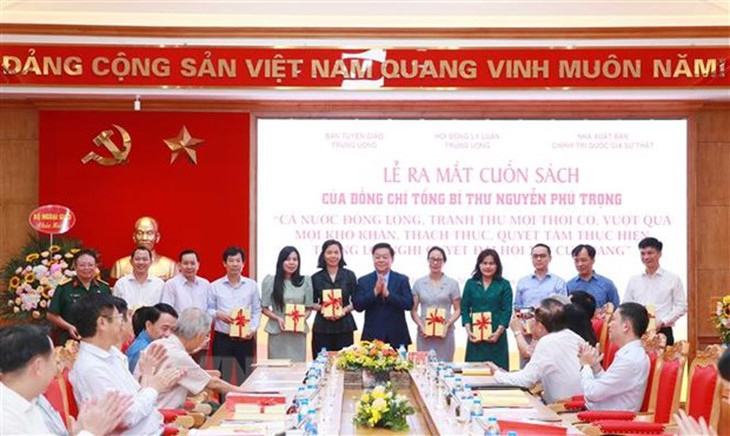Ra mắt sách của Tổng Bí thư về thực hiện Nghị quyết Đại hội XIII - Ảnh 2. Ra mắt sách của Tổng Bí thư về thực hiện Nghị quyết Đại hội XIII - Ảnh 2.