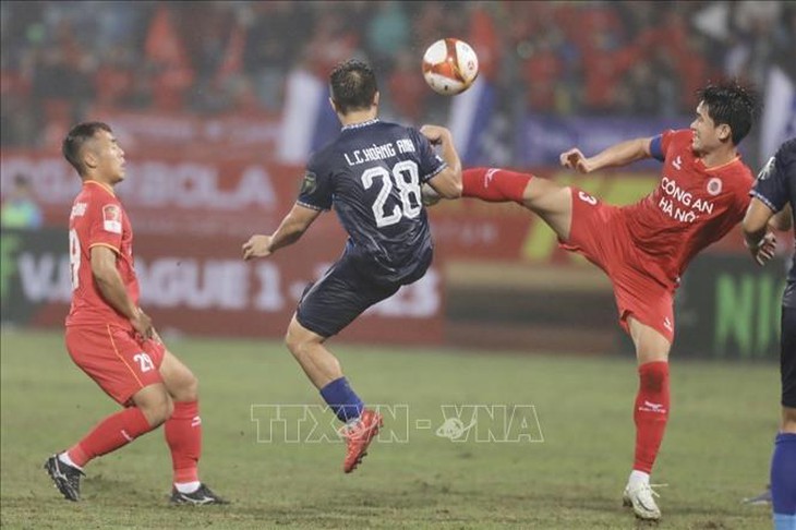 V.League 1-2023/24: Vòng đấu đầu tiên hứa hẹn một mùa giải sôi động - Ảnh 1.
