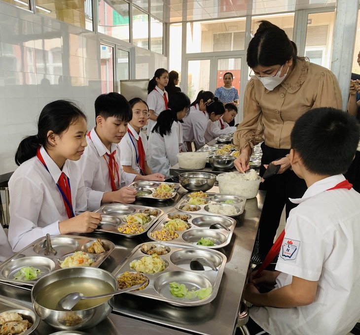 Thế nào là một quy trình chuẩn cho việc giám sát bữa ăn bán trú? - Ảnh 1. Thế nào là một quy trình chuẩn cho việc giám sát bữa ăn bán trú? - Ảnh 1.