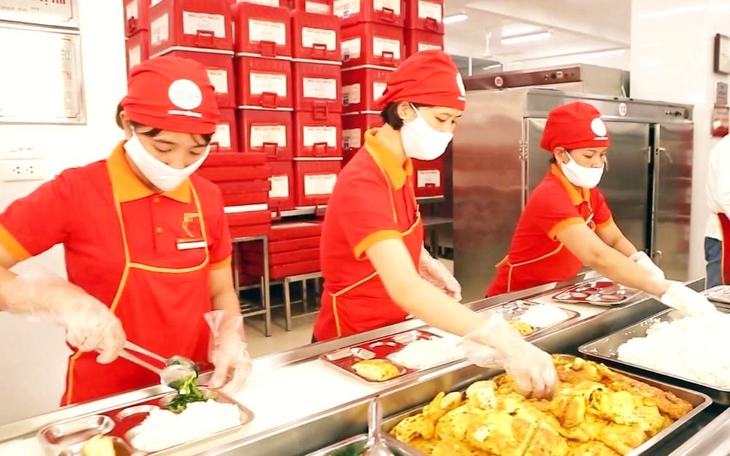 Thế nào là một quy trình chuẩn cho việc giám sát bữa ăn bán trú?