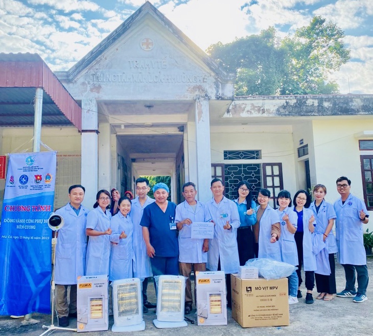 Hỗ trợ trang thiết bị, vật tư cho trạm y tế và khám bệnh miễn phí ở xã biên giới Mù Cả - Ảnh 1.