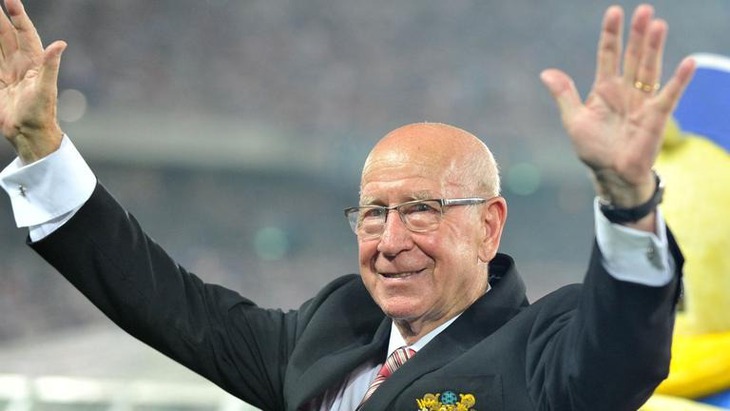 Sir Bobby Charlton: Huyền thoại Man Utd và ĐT Anh qua đời ở tuổi 86 sau ba năm mắc bệnh sa sút trí tuệ - Ảnh 1. Sir Bobby Charlton: Huyền thoại Man Utd và ĐT Anh qua đời ở tuổi 86 sau ba năm mắc bệnh sa sút trí tuệ - Ảnh 1.