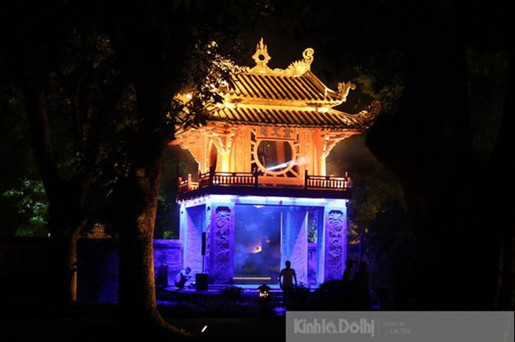 Hà Nội: Thử nghiệm tour đêm Văn Miếu-Quốc Tử Giám "Tinh hoa đạo học" - Ảnh 1.