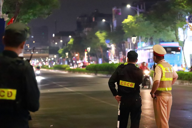 45 ngày ra quân, xử lý hơn 230 cán bộ có cồn vẫn 'thong dong' lái xe - Ảnh 3.