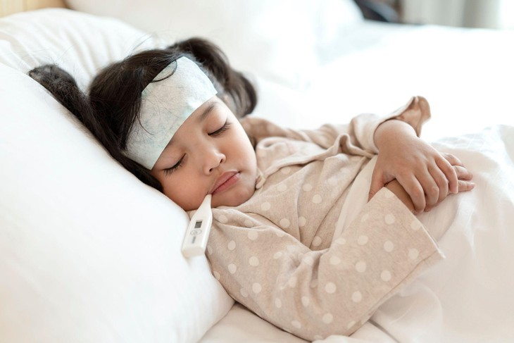 Cảnh giác khi sốt xuất huyết tăng mạnh, phân biệt sốt xuất huyết và sốt thông thường - Ảnh 2.