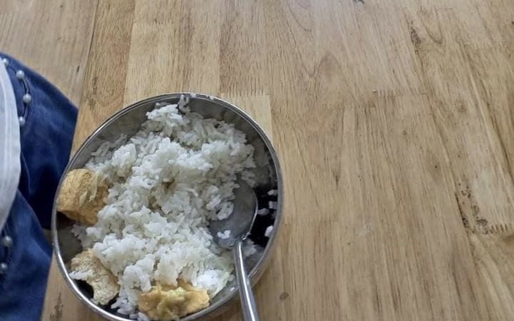 Kiểm tra trường học có bữa ăn bán trú chỉ có "cơm trắng và đậu phụ"