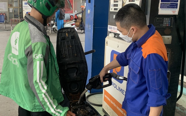 Giá xăng dầu hôm nay (23/10) bật tăng trở lại sau 2 lần giảm giá mạnh