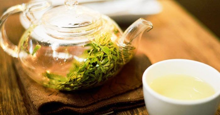 Uống nước lá đinh lăng có chữa được bệnh thoái hóa thần kinh? - Ảnh 4.