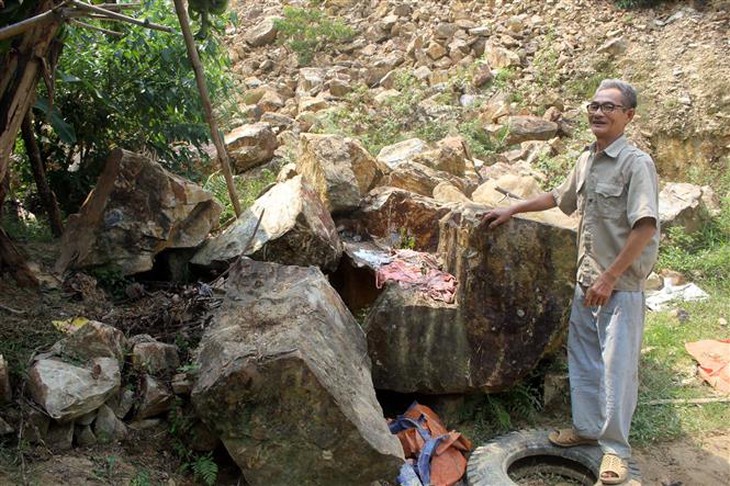 Sạt lở núi khiến người dân luôn sống trong cảnh "bất an" - Ảnh 4.