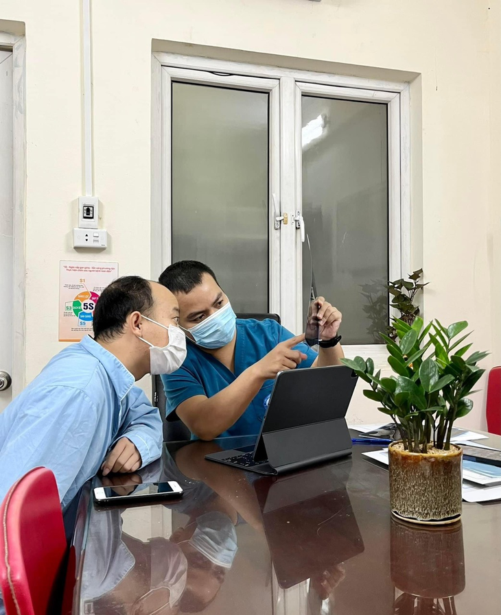 Người bác sĩ với khát vọng cống hiến và chữa bệnh về sỏi thận - Ảnh 2. Người bác sĩ với khát vọng cống hiến và chữa bệnh về sỏi thận - Ảnh 2.