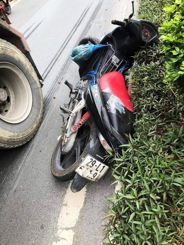 Va chạm với xe đầu kéo, 2 người tử vong tại chỗ - Ảnh 4.