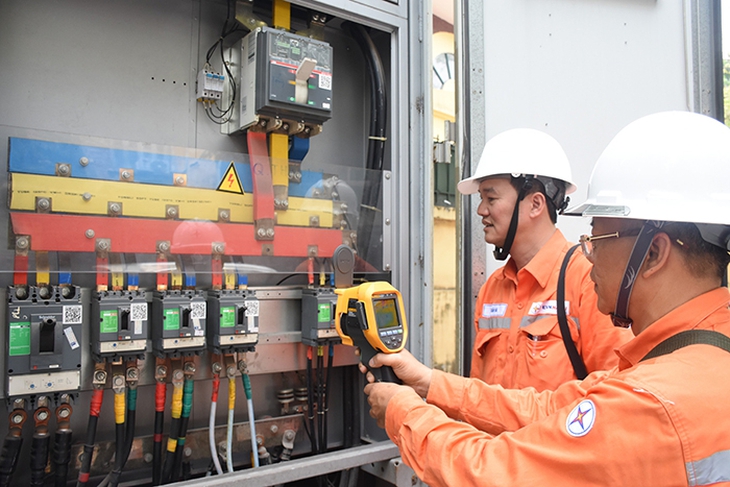 Hà Nội xây dựng kịch bản cung ứng điện, ứng phó với các tình huống cho năm 2024 - Ảnh 1.