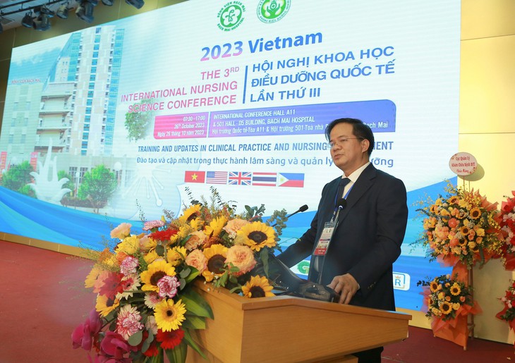 Nhiều sáng kiến của điều dưỡng về phương pháp, kỹ thuật hiện đại chăm sóc người bệnh
- Ảnh 1. Nhiều sáng kiến của điều dưỡng về phương pháp, kỹ thuật hiện đại chăm sóc người bệnh
- Ảnh 1.