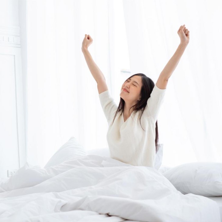Bằng cách đó, dần dần, não bộ sẽ liên hệ lại rằng chiếc giường là nơi chúng ta yên giấc.