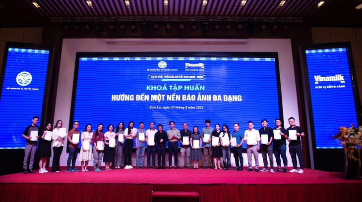 Vinamilk đồng hành cùng dự án Phát triển báo chí Việt Nam, tổ chức nhiều lớp tập huấn cho phóng viên - Ảnh 2. Vinamilk đồng hành cùng dự án Phát triển báo chí Việt Nam, tổ chức nhiều lớp tập huấn cho phóng viên - Ảnh 2.