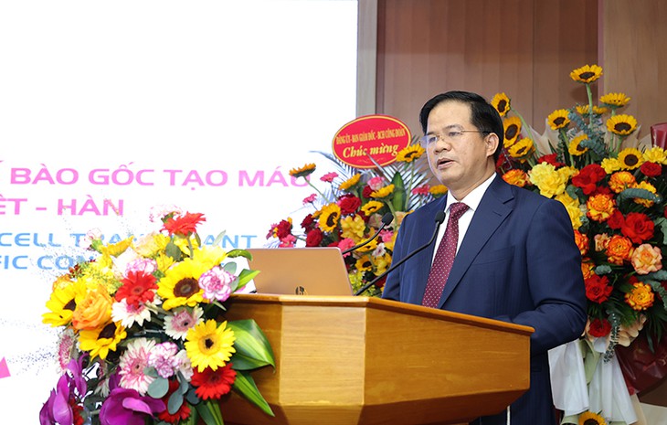 Hơn 100 cuộc đời mắc ung thư máu kéo dài sự sống nhờ ghép tế bào gốc ở BV Bạch Mai - Ảnh 1.