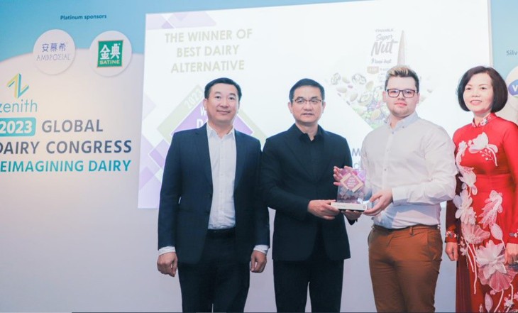 3 giải thưởng quốc tế - sữa 9 loại hạt Vinamilk Super Nut - Ảnh 2. 3 giải thưởng quốc tế - sữa 9 loại hạt Vinamilk Super Nut - Ảnh 2.