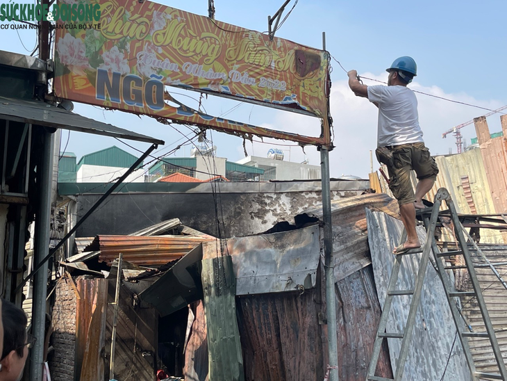Hiện trường tan hoang vụ cháy tại Thanh Trì khiến 3 người tử vong - Ảnh 3.
