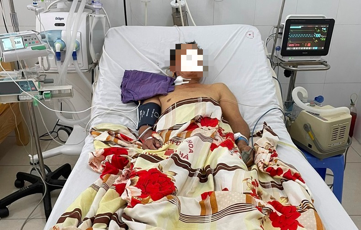 Lọc máu 3 ngày liên tục, người đàn ông 50 tuổi được bác sĩ cứu sống - Ảnh 1. Lọc máu 3 ngày liên tục, người đàn ông 50 tuổi được bác sĩ cứu sống - Ảnh 1.