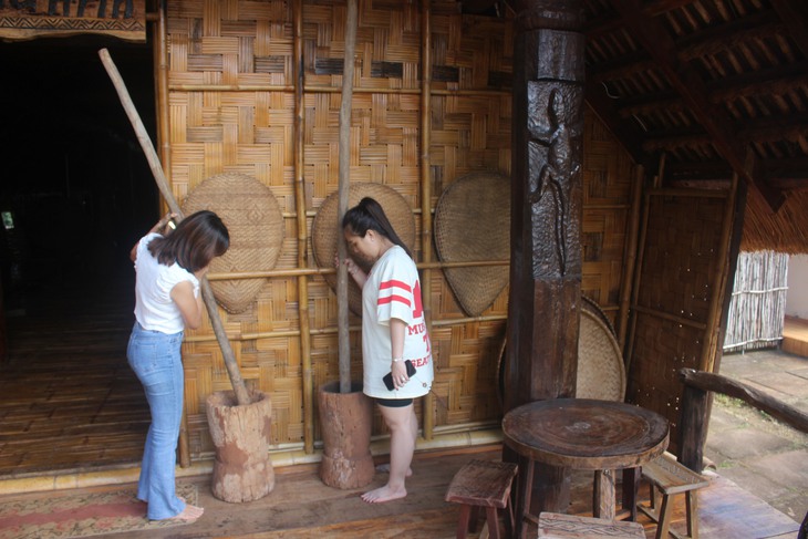 Độc đáo buôn làng như cổ tích giữa lòng thành phố - Ảnh 8. Độc đáo buôn làng như cổ tích giữa lòng thành phố - Ảnh 8.