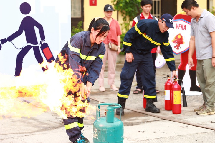 Công an khuyến cáo các cơ sở thu, mua phế liệu đảm bảo an toàn phòng cháy, chữa cháy - Ảnh 4.