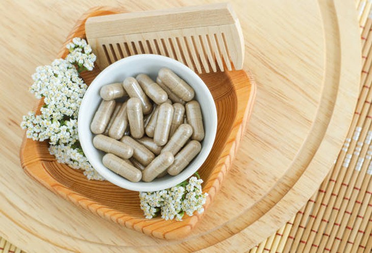 7 loại vitamin, khoáng chất ngừa rụng tóc và tăng độ khỏe đẹp - Ảnh 2.