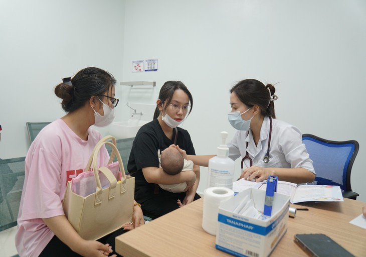 Hải Phòng: Khai trương Trung tâm Nhi khoa Quốc tế và gắn biển chào mừng Đại hội 13 Công đoàn Việt Nam - Ảnh 3. Hải Phòng: Khai trương Trung tâm Nhi khoa Quốc tế và gắn biển chào mừng Đại hội 13 Công đoàn Việt Nam - Ảnh 3.