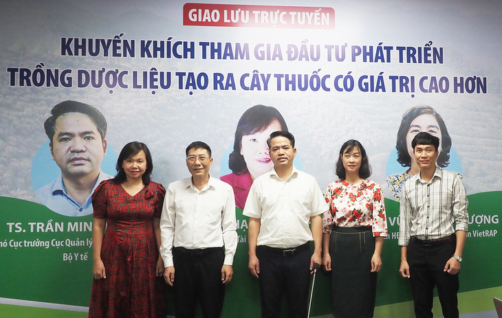 Đang giao lưu trực tuyến: Khuyến khích tham gia đầu tư phát triển trồng dược liệu tạo ra cây thuốc có giá trị cao hơn - Ảnh 1.