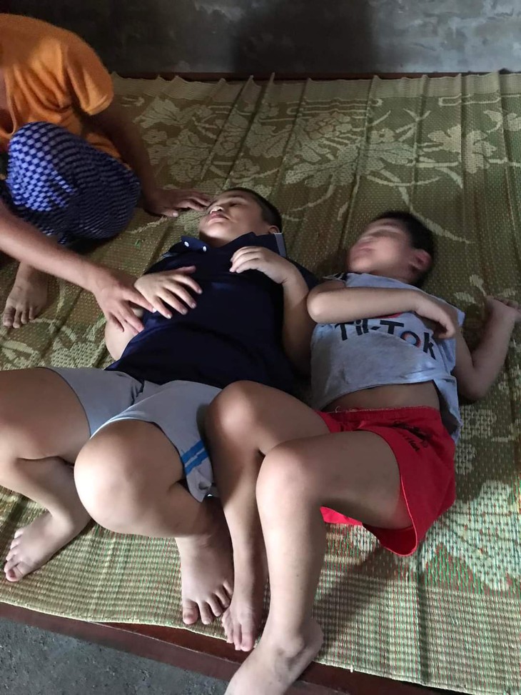 Hai bé trai chưa một lần cất tiếng gọi ‘bố,mẹ’ dù đã lên 10 tuổi đón nhận tình cảm của bạn đọc hảo tâm - Ảnh 2.
