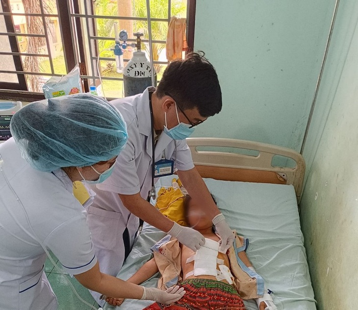 Kịp thời cứu hai bệnh nhân nhỏ tuổi bị vỡ nội tạng do ngã xe - Ảnh 3.
