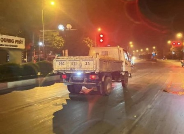 Tạm giữ nữ tài xế xe tải tông chết thai phụ ở Hà Nội - Ảnh 1. Tạm giữ nữ tài xế xe tải tông chết thai phụ ở Hà Nội - Ảnh 1.