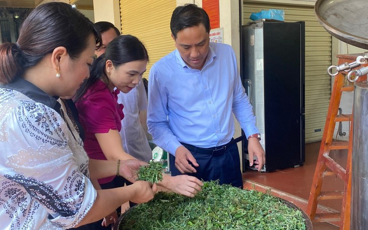 Người dân tộc Giáy đưa bài thuốc gia truyền phục vụ sức khỏe cộng đồng
