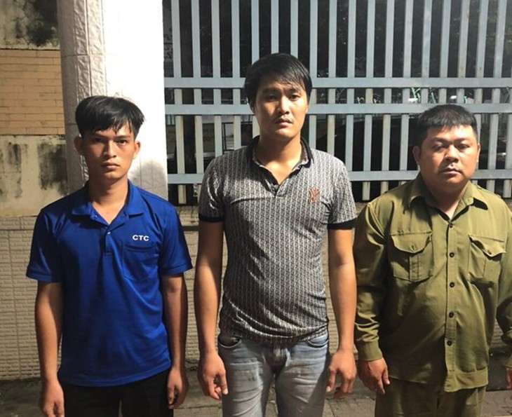 Tây Ninh: Tạm giữ hình sự ba đối tượng trộm cây mai vàng giá trị lớn - Ảnh 1.