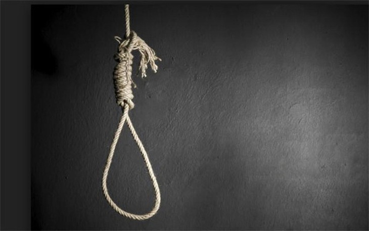 Bố cùng con gái 3 tháng tuổi tử vong trong tư thế treo cổ