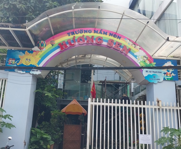 Trường mầm non bị tạm đình chỉ, cô trò chuyển sang…trụ sở phường dạy, học - Ảnh 1. Trường mầm non bị tạm đình chỉ, cô trò chuyển sang…trụ sở phường dạy, học - Ảnh 1.