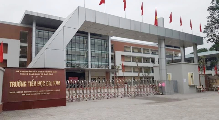 Không cho học sinh đi xe đạp đến trường, hiệu trưởng ở Hà Nội lý giải ra sao? - Ảnh 1.