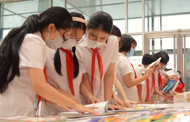 Vì sao lại giao quyền lựa chọn sách giáo khoa cho nhà trường? - Ảnh 1.