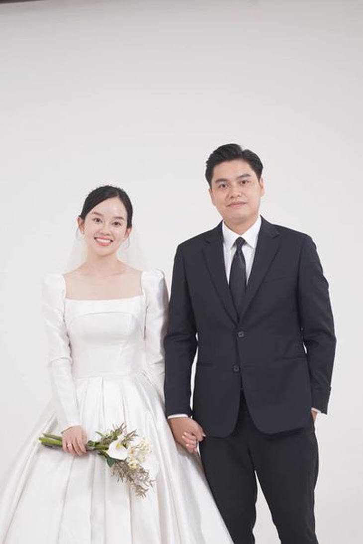 Hotgirl Ly Kute kín tiếng làm đám cưới, khán giả tò mò thân thế chồng người đẹp - Ảnh 4. Hotgirl Ly Kute kín tiếng làm đám cưới, khán giả tò mò thân thế chồng người đẹp - Ảnh 4.