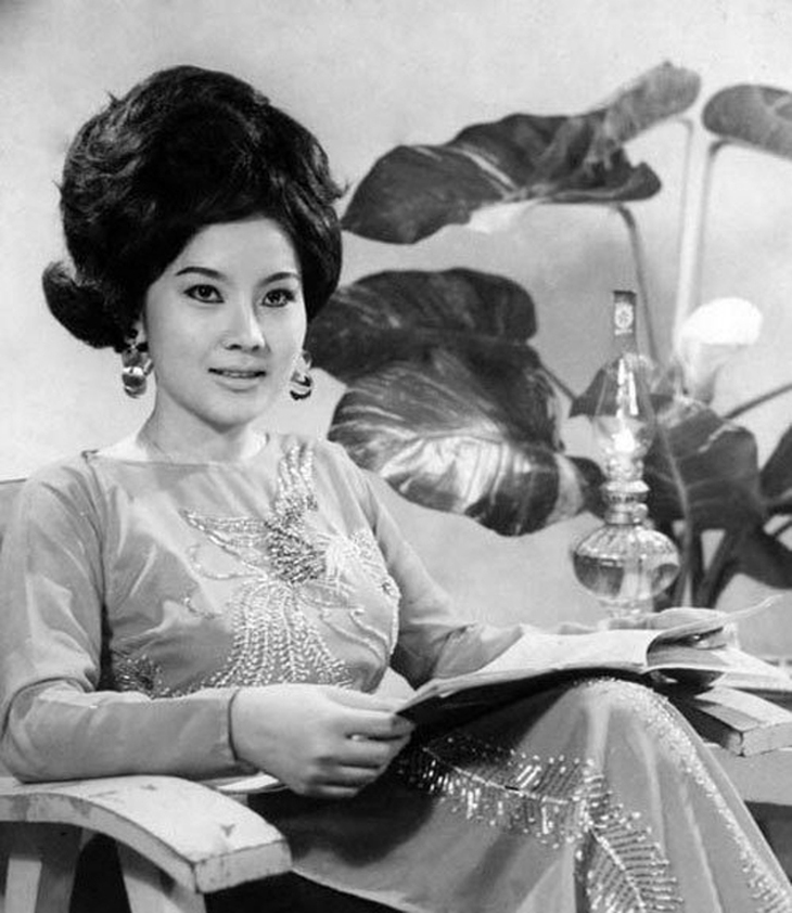 Sao Việt ly hôn tuổi xế chiều: 'Hoa khôi cải lương' Mộng Tuyền trắc trở tình duyên vẫn lạc quan yêu đời - Ảnh 3. Sao Việt ly hôn tuổi xế chiều: 'Hoa khôi cải lương' Mộng Tuyền trắc trở tình duyên vẫn lạc quan yêu đời - Ảnh 3.