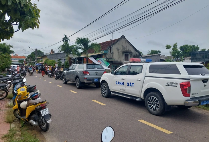 Nam thanh niên tâm thần dùng dao truy sát 3 người trong gia đình - Ảnh 1. Nam thanh niên tâm thần dùng dao truy sát 3 người trong gia đình - Ảnh 1.