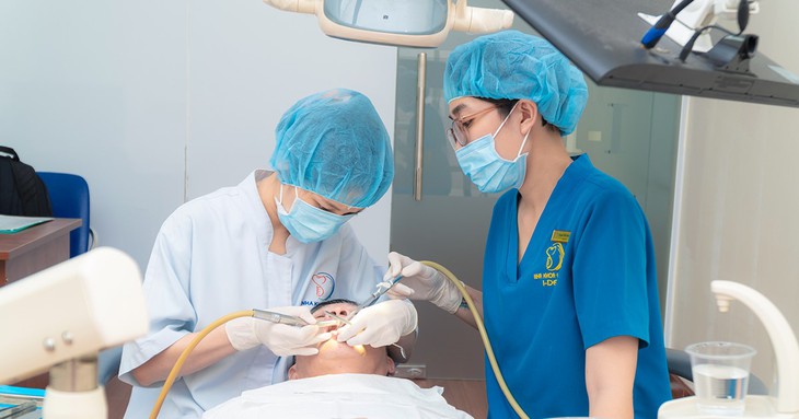 Bác sĩ chuyên khoa răng – hàm – mặt đem lại hàm răng như ý cho mọi người - Ảnh 1.