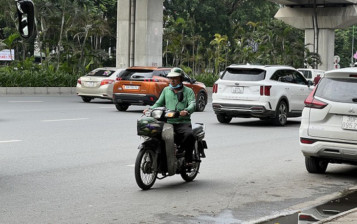 Chấm dứt tình trạng đi ngược chiều trên đường Nguyễn Trãi - Ảnh 2.