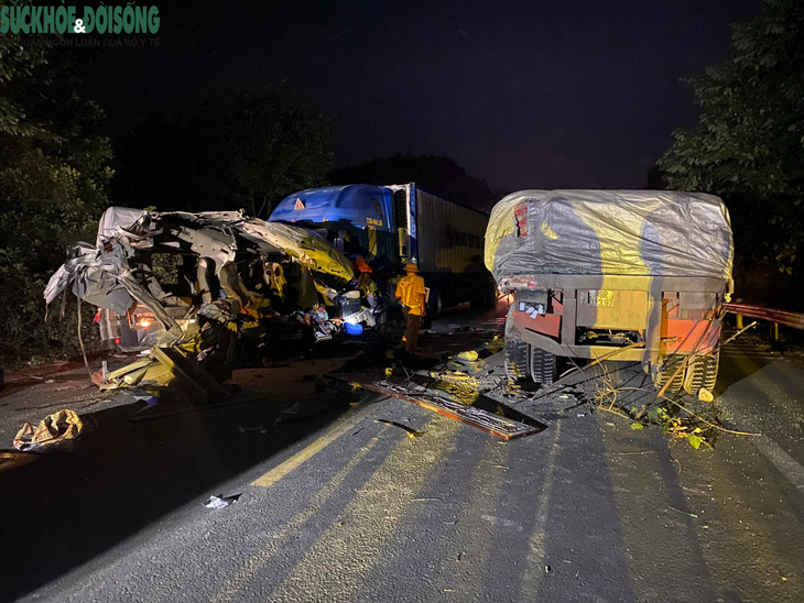 Các phương tiện trong vụ tai nạn 16 người thương vong có còn hạn kiểm định? - Ảnh 2. Các phương tiện trong vụ tai nạn 16 người thương vong có còn hạn kiểm định? - Ảnh 2.