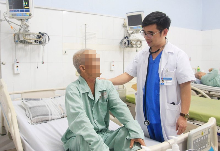 Cứu sống bệnh nhân cao tuổi bị nhồi máu cơ tim nguy kịch - Ảnh 1.